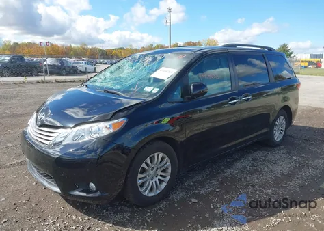 2017 Toyota Sienna Xle 8 Passenger z USA, uszkodzony, nr VIN 5TDYZ3DC4HS887805
